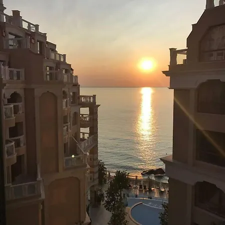 La Mer Luxury 4 Apartment *